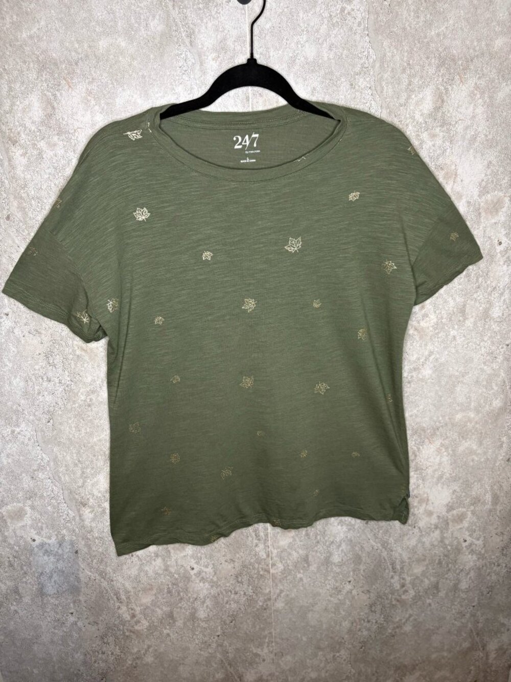 Maurices 24/7 Sage Green Leaf Print Tee | Size Large